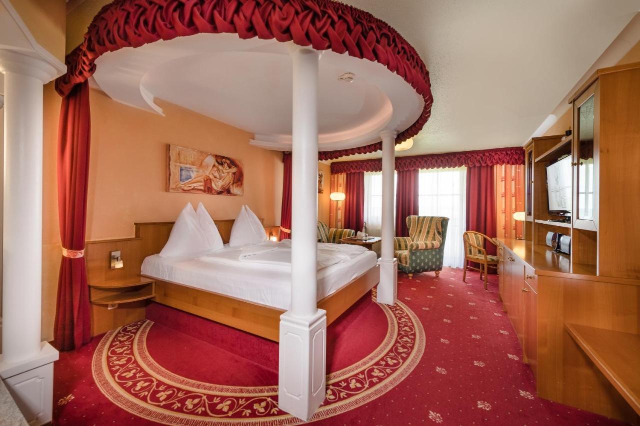 Hotel Winzer Wellness & Kuscheln Sankt Georgen im Attergau Esterno foto