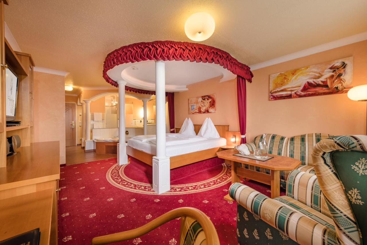 Hotel Winzer Wellness & Kuscheln Sankt Georgen im Attergau Esterno foto