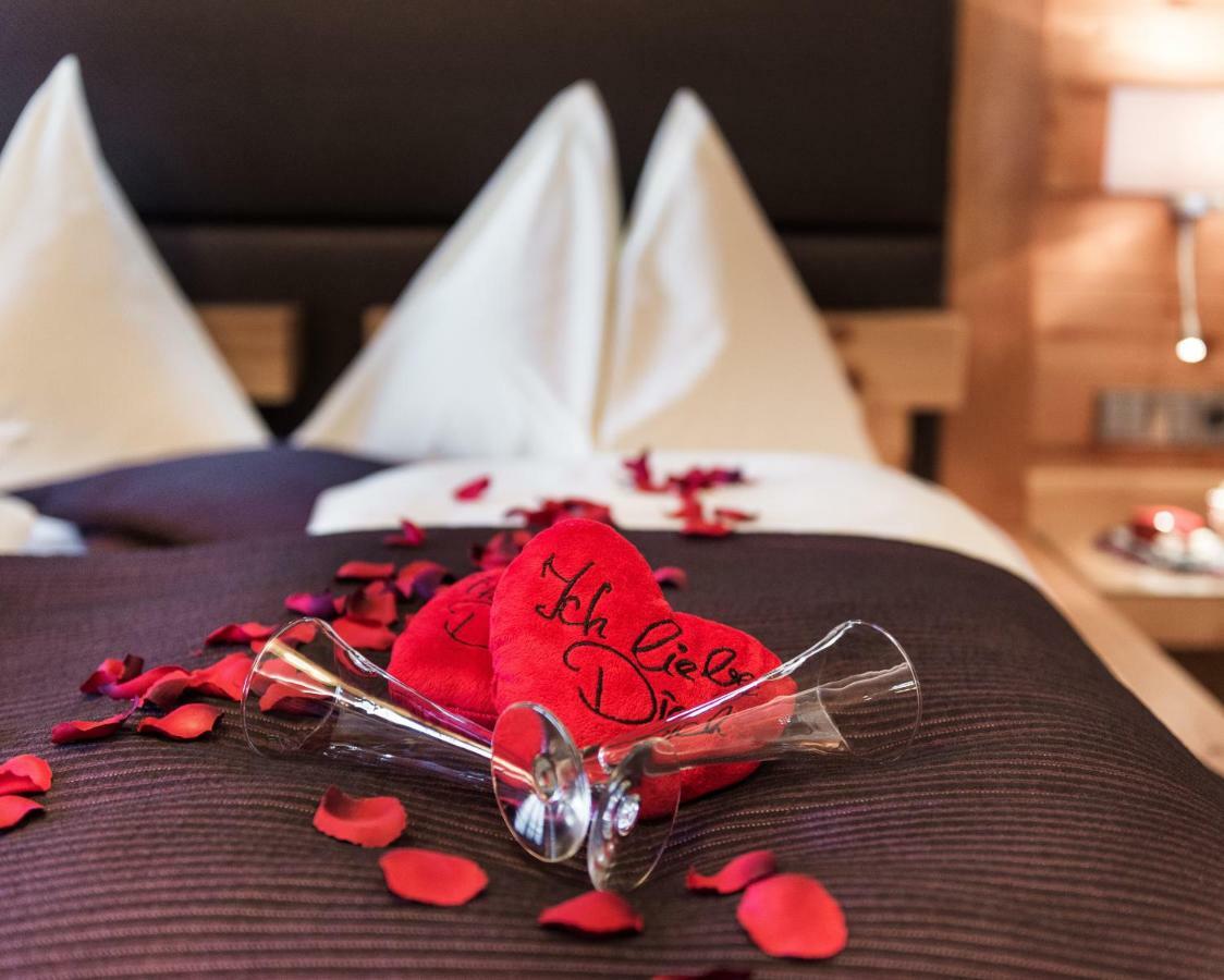 Hotel Winzer Wellness & Kuscheln Sankt Georgen im Attergau Esterno foto