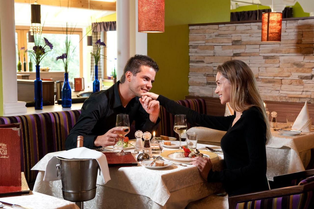 Hotel Winzer Wellness & Kuscheln Sankt Georgen im Attergau Esterno foto