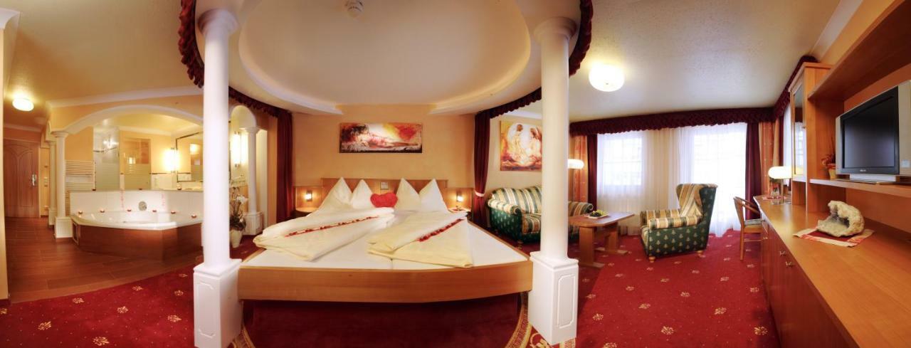 Hotel Winzer Wellness & Kuscheln Sankt Georgen im Attergau Esterno foto