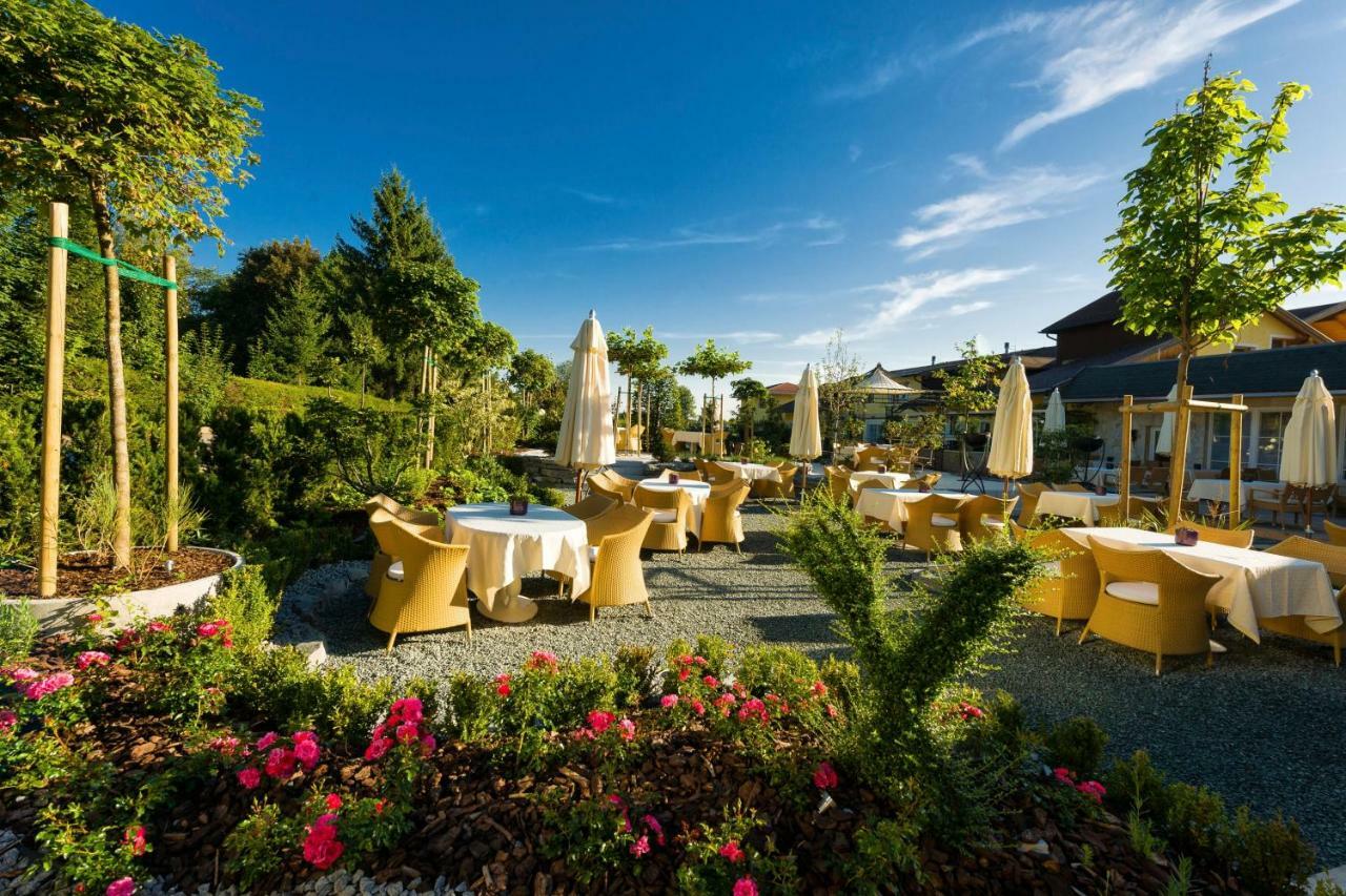 Hotel Winzer Wellness & Kuscheln Sankt Georgen im Attergau Esterno foto