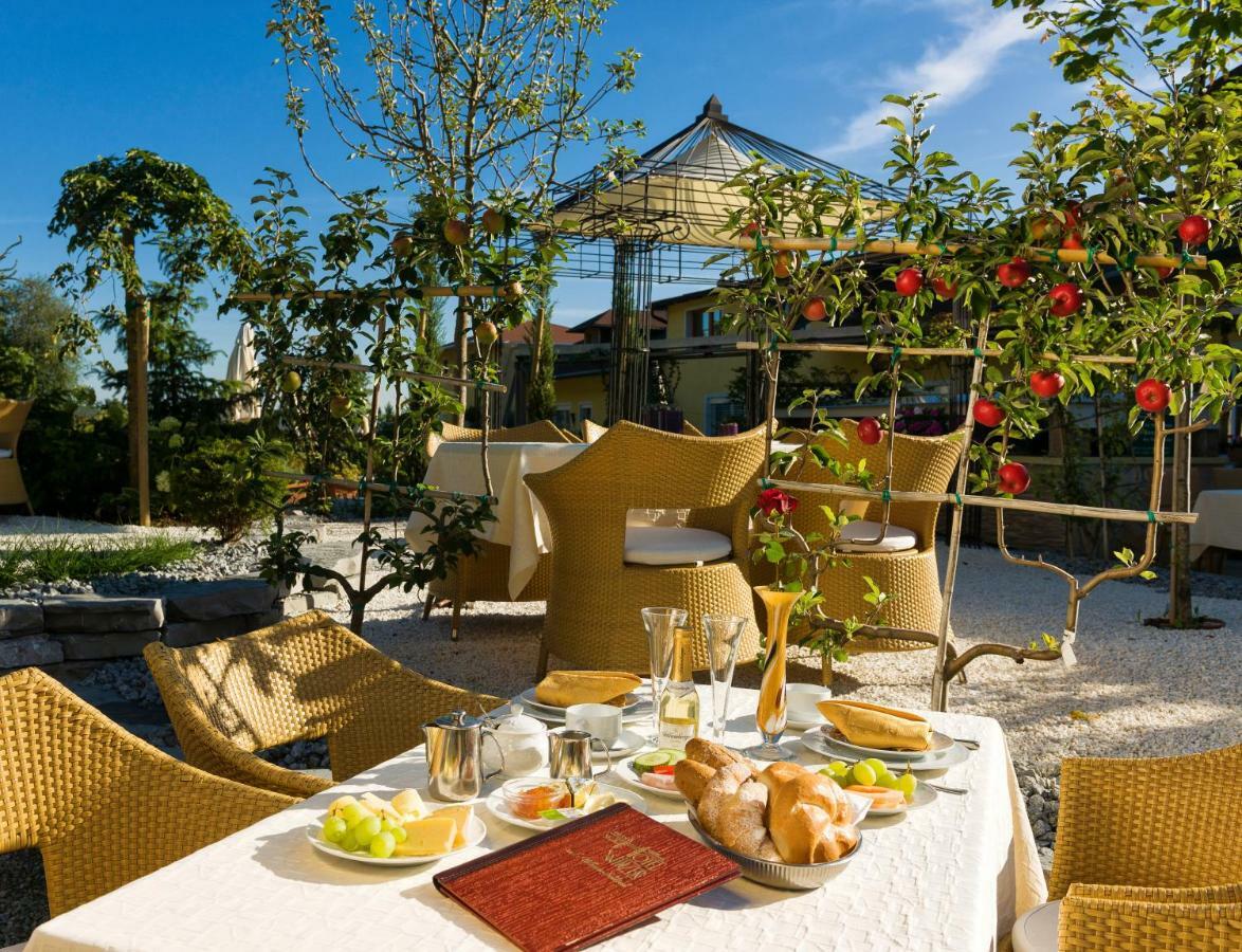 Hotel Winzer Wellness & Kuscheln Sankt Georgen im Attergau Esterno foto