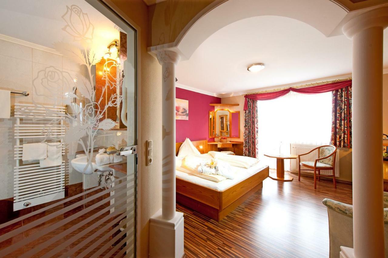 Hotel Winzer Wellness & Kuscheln Sankt Georgen im Attergau Esterno foto