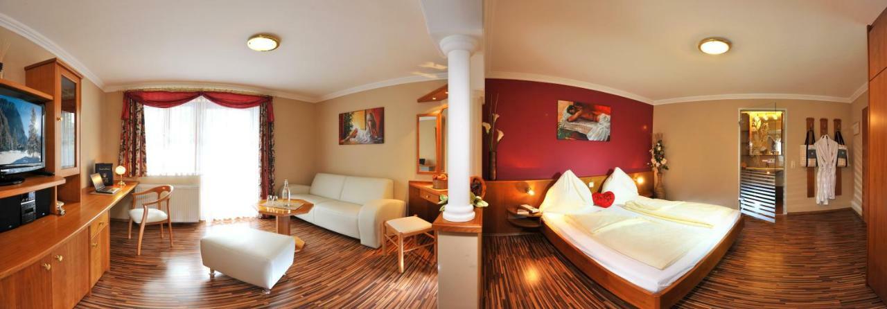 Hotel Winzer Wellness & Kuscheln Sankt Georgen im Attergau Esterno foto