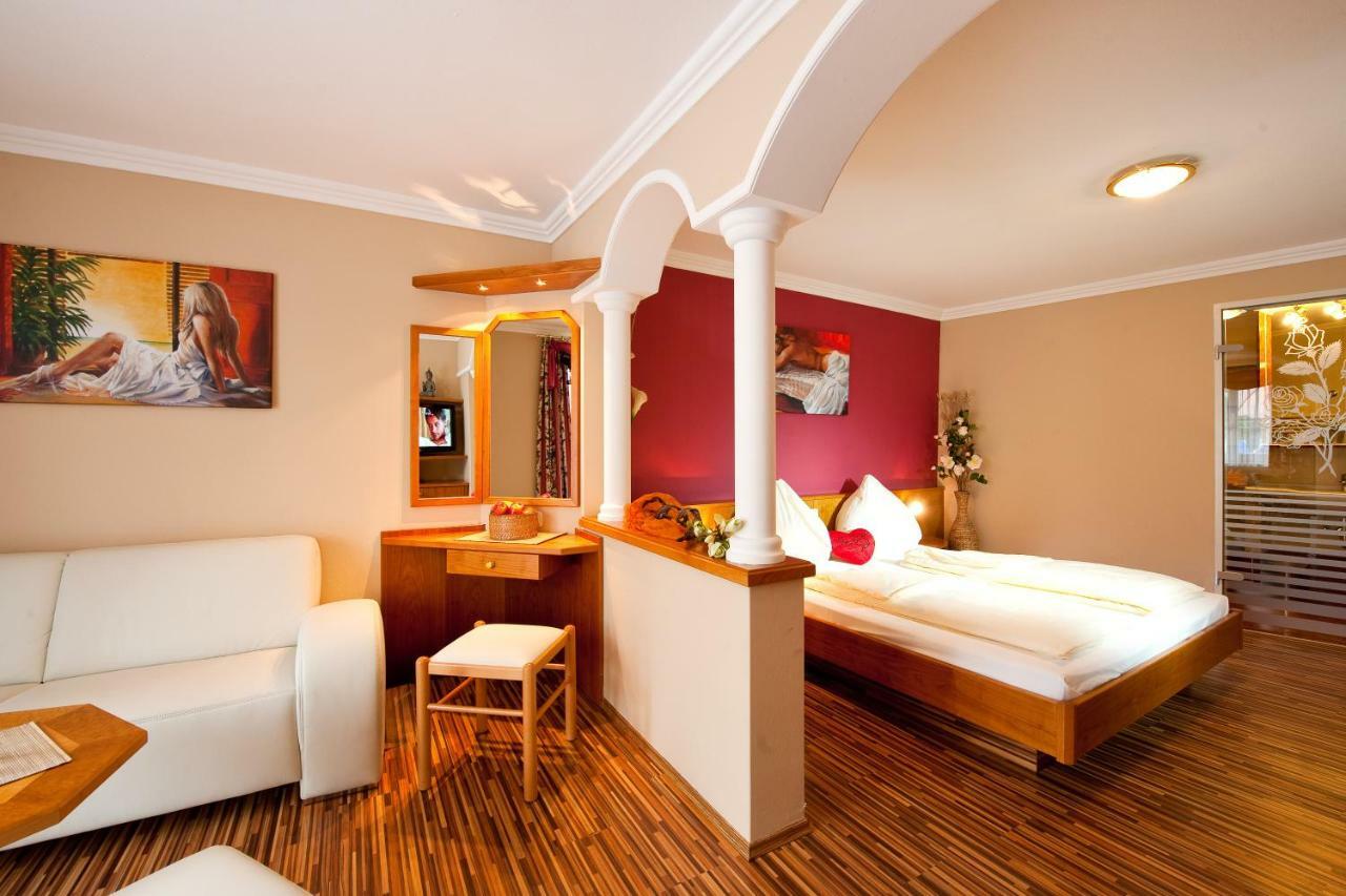 Hotel Winzer Wellness & Kuscheln Sankt Georgen im Attergau Esterno foto