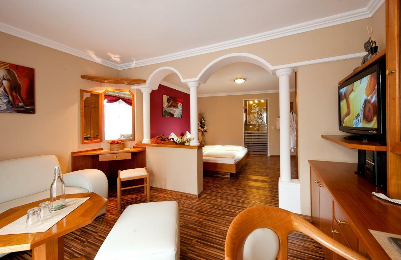 Hotel Winzer Wellness & Kuscheln Sankt Georgen im Attergau Esterno foto