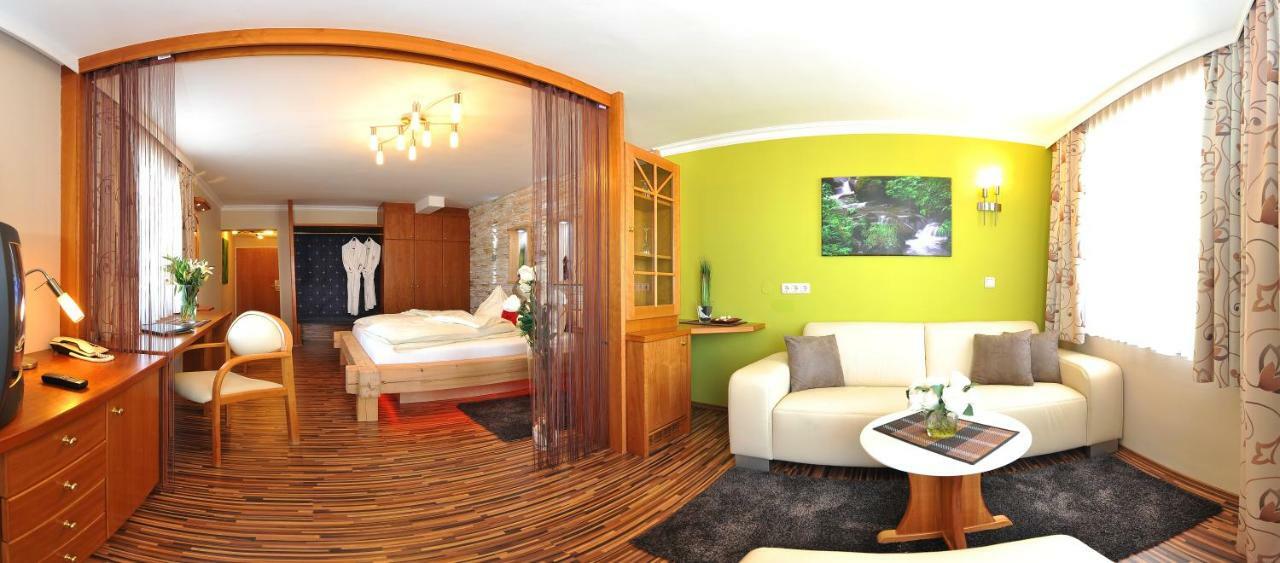 Hotel Winzer Wellness & Kuscheln Sankt Georgen im Attergau Esterno foto