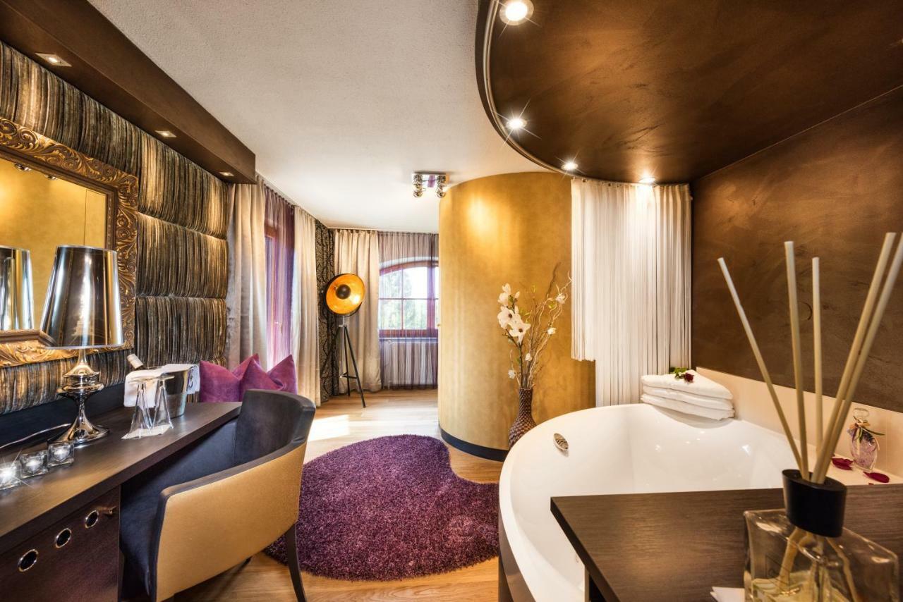 Hotel Winzer Wellness & Kuscheln Sankt Georgen im Attergau Esterno foto