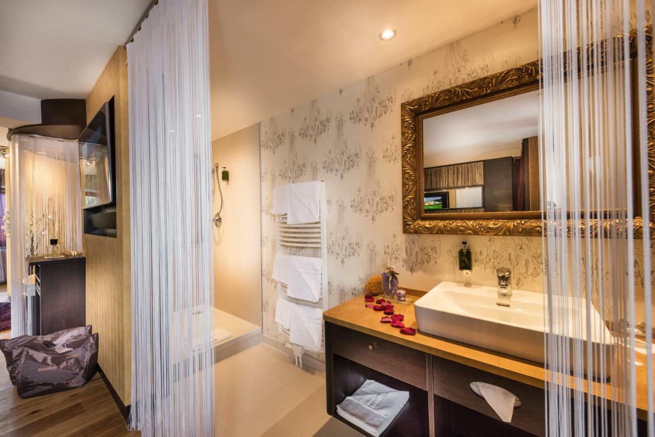 Hotel Winzer Wellness & Kuscheln Sankt Georgen im Attergau Esterno foto