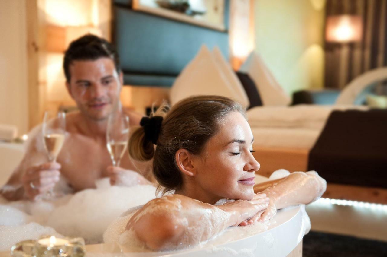 Hotel Winzer Wellness & Kuscheln Sankt Georgen im Attergau Esterno foto